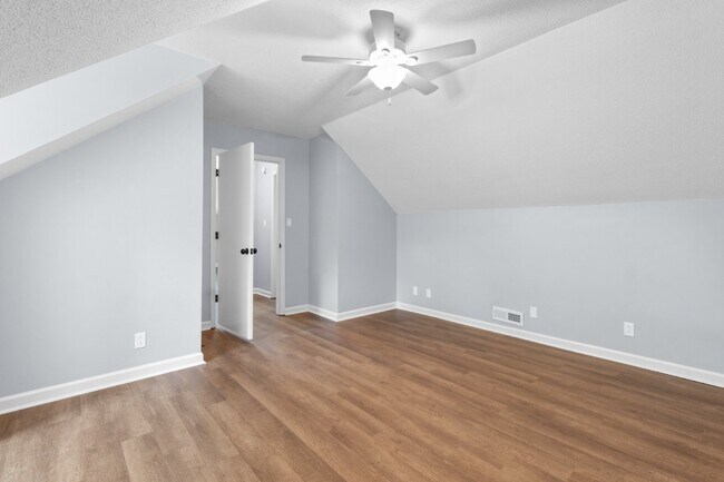 Building Photo - Newly renovated three bedroom home for ren...