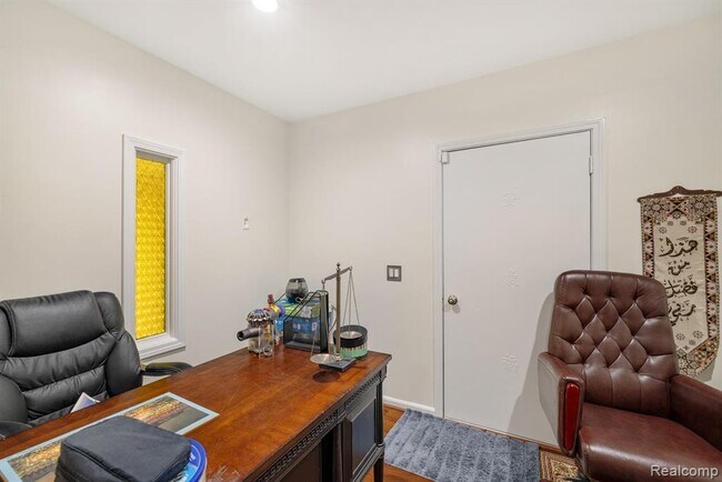 Building Photo - 297 Vreeland Dr