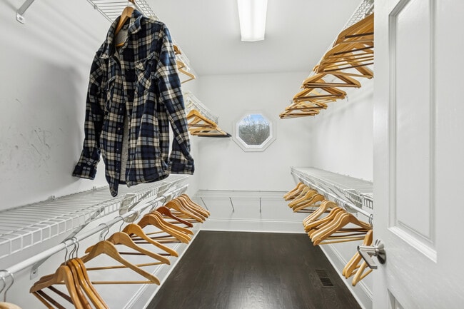 Building Photo - 9200 Falling Waters Dr W