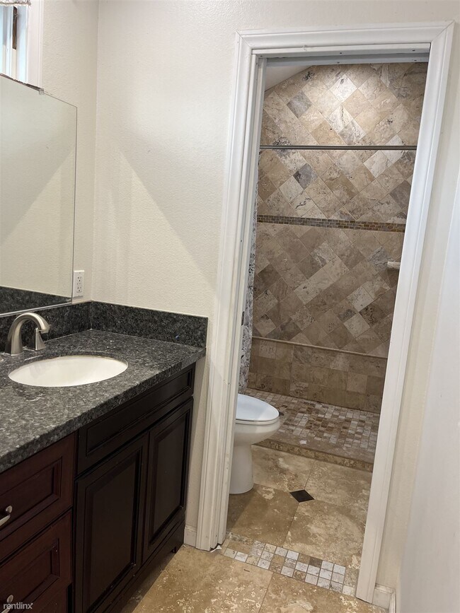 Building Photo - 3 br, 2 bath Townhome - 5993 Short Street