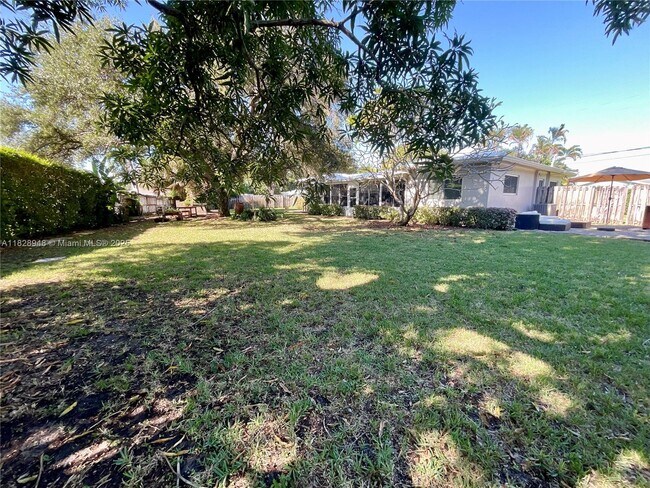 Building Photo - 4520 SW 24th Ave