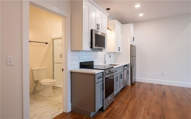 Building Photo - 15 Cranston Ave