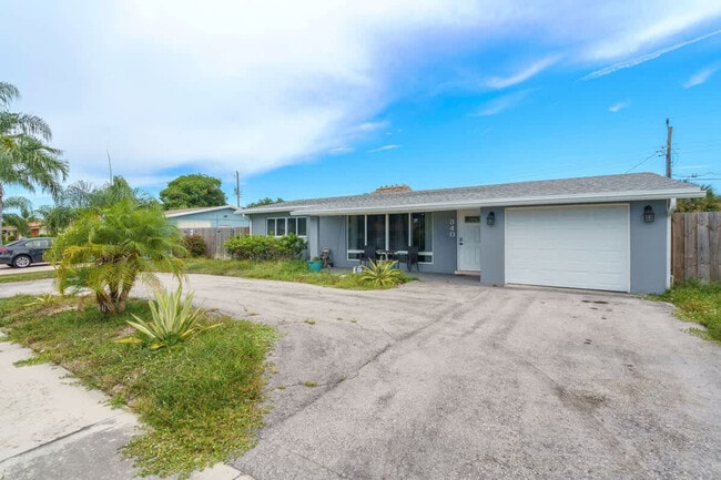 Building Photo - 340 SE 3rd Ct