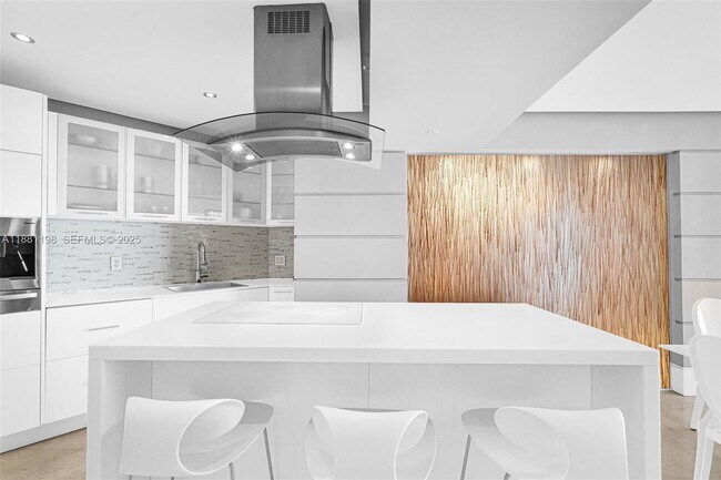 Building Photo - 16699 Collins Ave