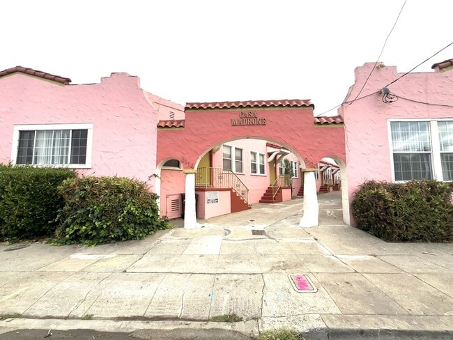 Building Photo - 6120