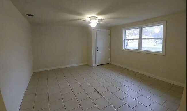 Building Photo - Frank Dr