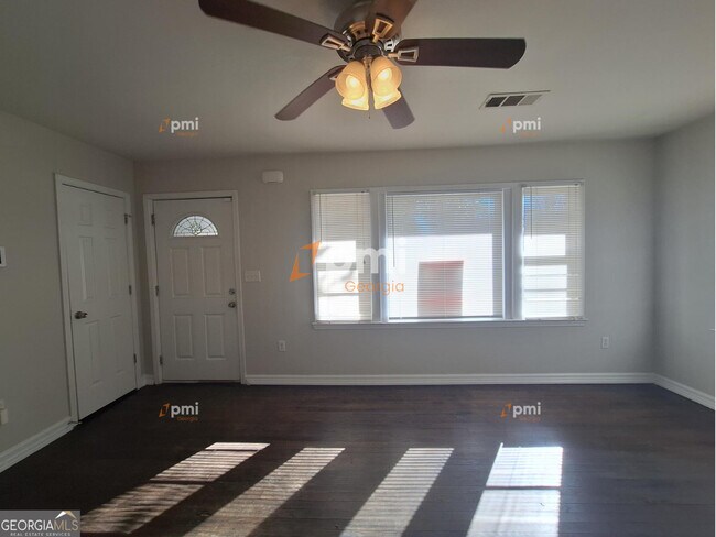 Building Photo - 1487 Woodfern Dr