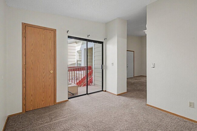 Building Photo - Charming Top-Floor Studio in Aurora with Private Patio & In-Unit Laundry