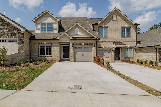 Building Photo - Brand new Luxurious 3 bedroom 3 bath + LOFT townhouse in Stone Gate community High Point. Master ...