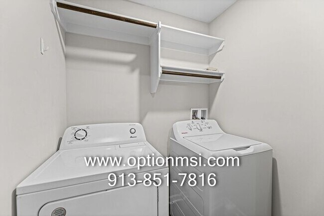 Building Photo - Beautifully Updated Liberty Home in a Prime Location!