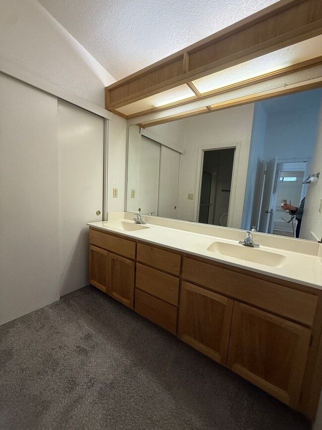 Building Photo - 832 Morissette Way
