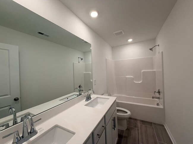 Building Photo - 219 Deercroft Dr