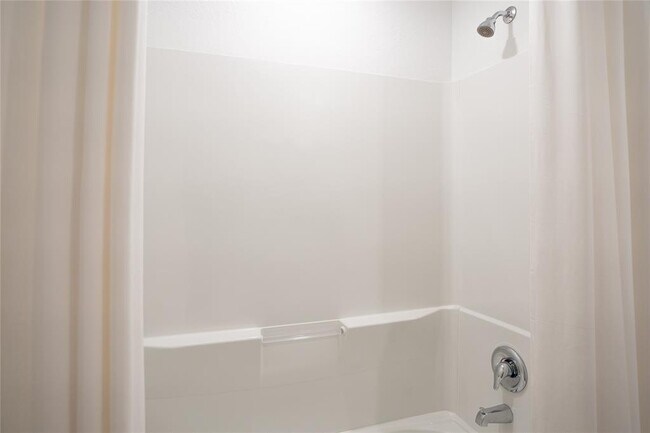 Building Photo - Winwood Home