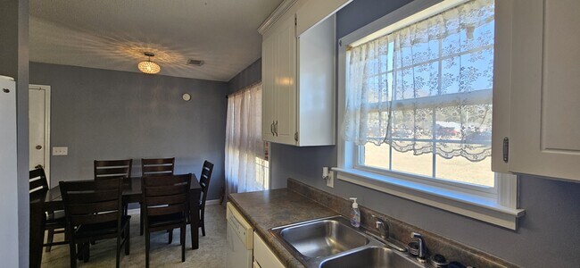 Building Photo - 312 Joe Walding Dr