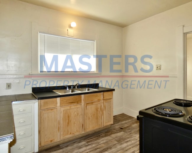 Building Photo - 4113 N Lockwood Ave