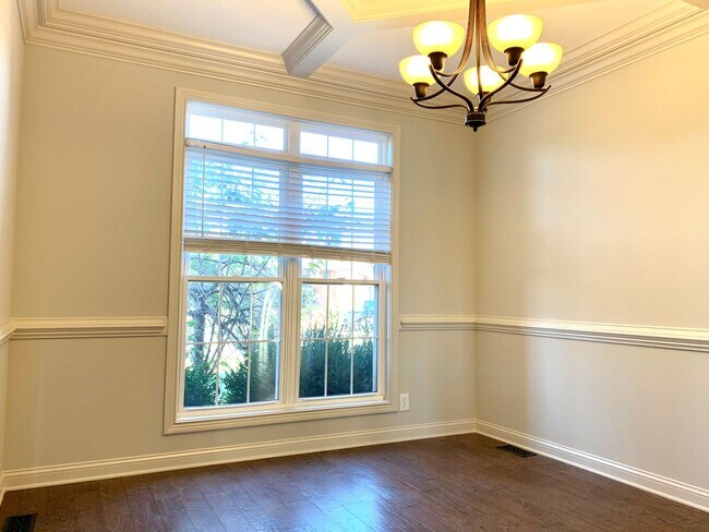 Building Photo - 1533 Edgewater Ln