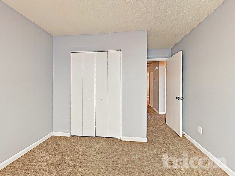 Building Photo - 1003 Sycamore Ln