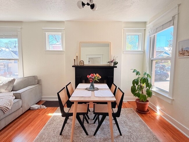 Building Photo - Charming 2 Bed 1 Bath Duplex in West Highlands