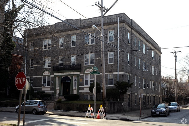 Building Photo - The Larchmont Apartments