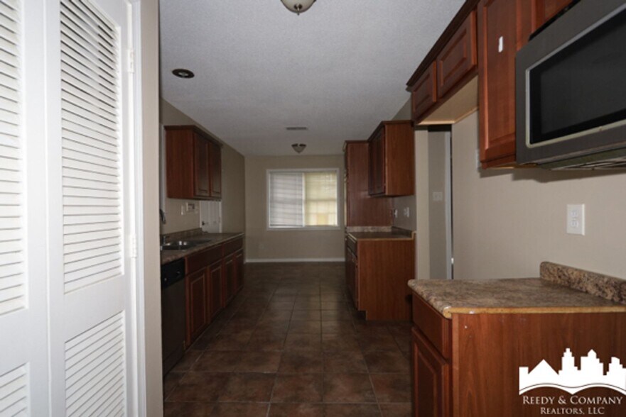 Building Photo - 5291 Twin Woods Ave