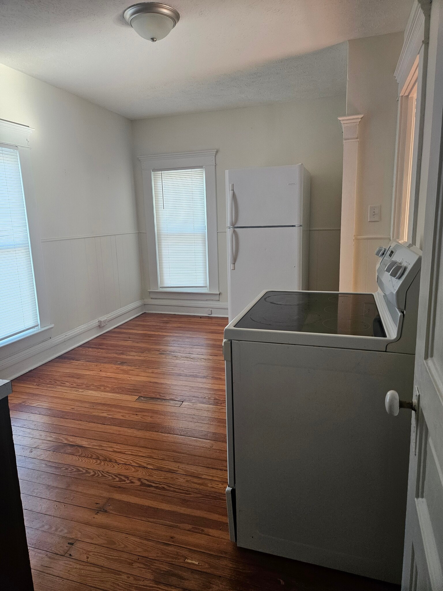 Kitchen - 9 1/2 3rd Ave