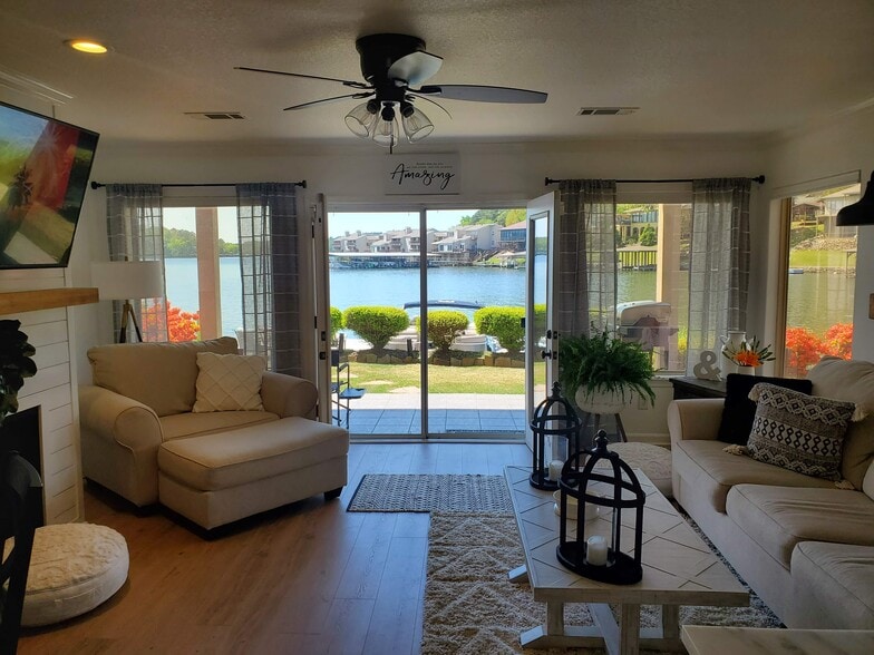 Building Photo - 188 Villa Pt