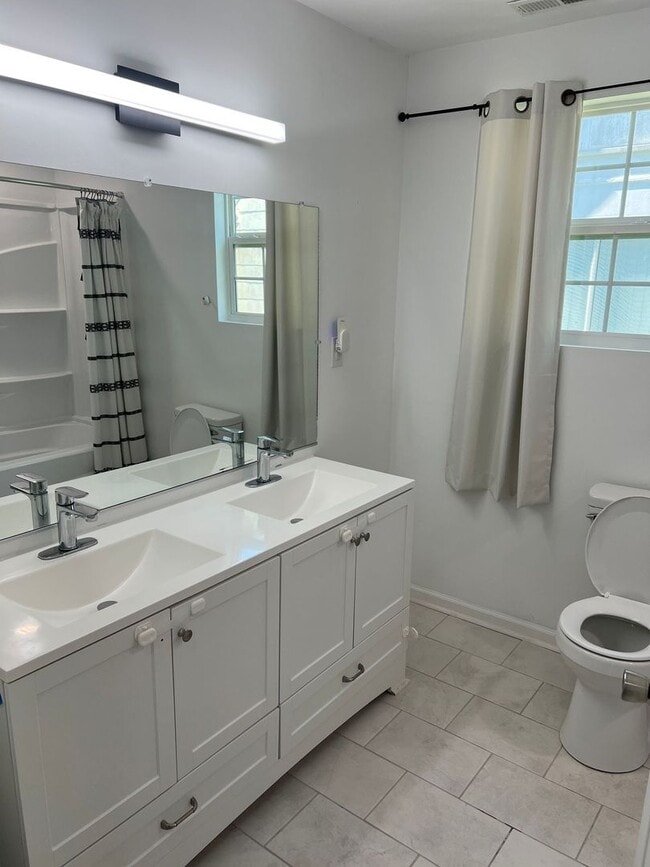 Building Photo - Welcome to this beautiful home located in ...