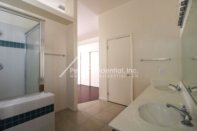 Building Photo - Nice Elk Grove 3bd/2ba Home with 2 Car Garage