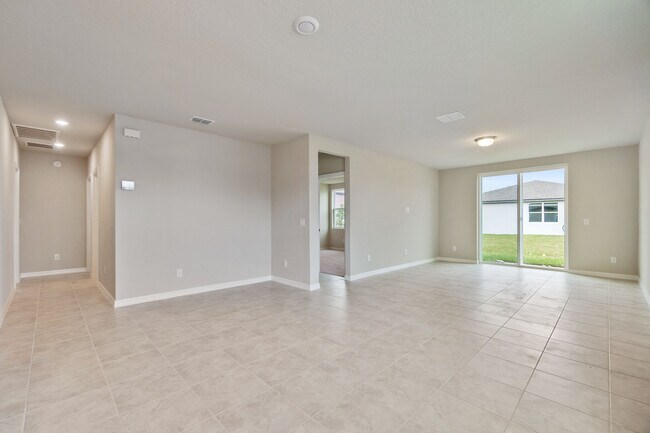 Building Photo - 121 Towns Cir