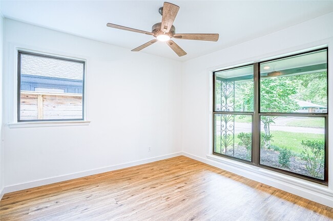 Building Photo - 1422 Wisterwood Dr