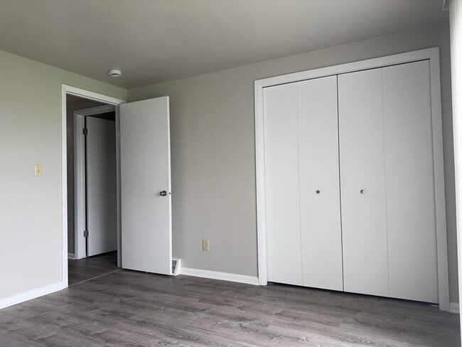 Building Photo - 418 Beloit St