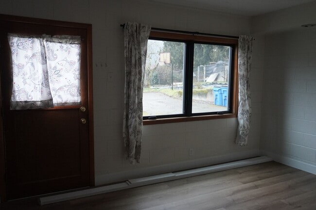 Building Photo - 5716 Alki Rd