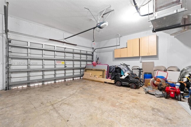 Building Photo - 2328 NE 37th Terrace