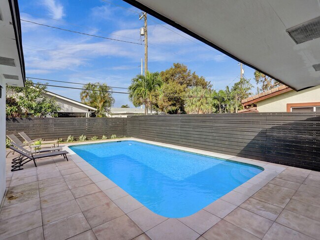 Building Photo - 5501 NE 18th Terrace