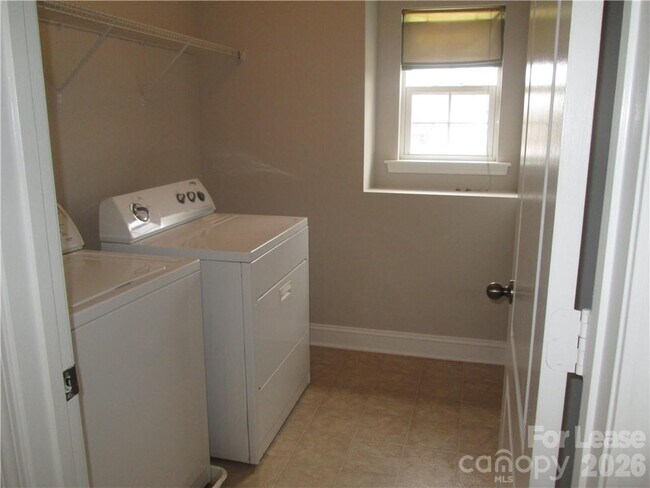 Building Photo - 12623 Cumberland Cove Dr