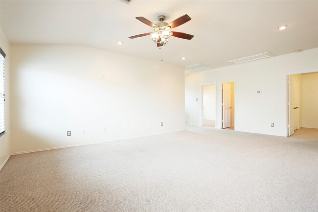 Building Photo - 1939 Wooded Acres Dr