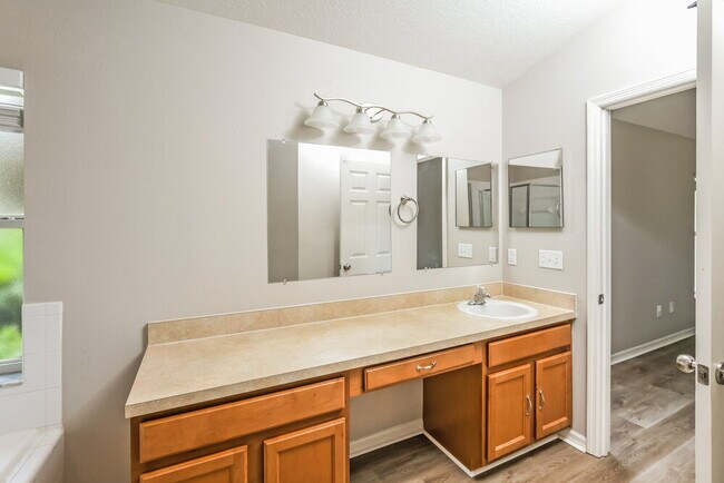 Building Photo - 5652 Sycamore Canyon Dr