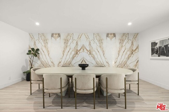 Building Photo - 9289 Swallow Dr