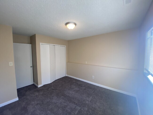 Building Photo - Available Immeditely!