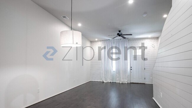 Building Photo - 1346 Calash Ave