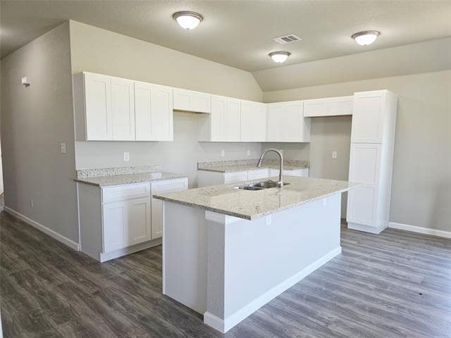 Building Photo - 1045 Springview Ln