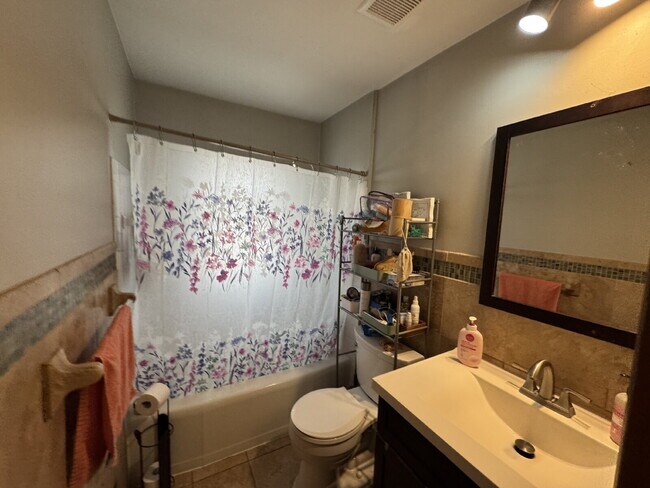 Building Photo - Charming 3-Bed Home with Finished Basement and huge backyard.