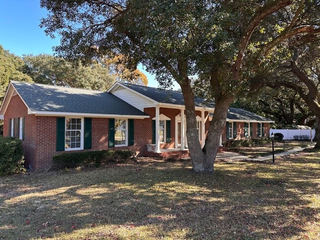 Building Photo - Home on High Tide