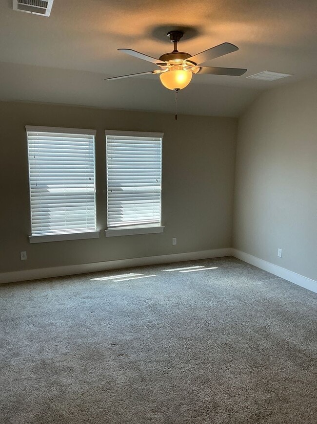 Building Photo - 4/2/2 GODLEY ISD - Two Story Home - Fireplace
