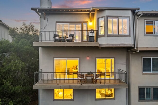 Building Photo - Spacious 4-Story Townhouse with Panoramic ...