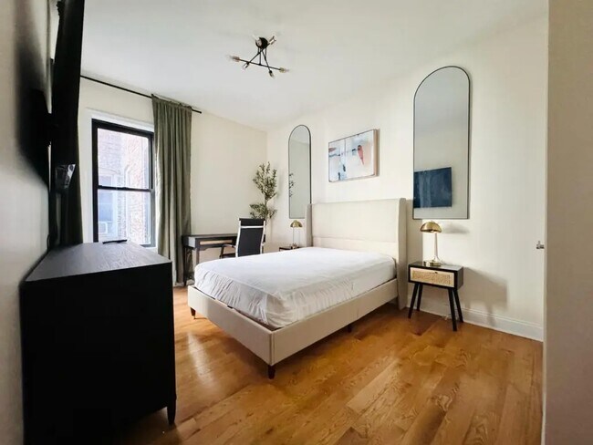 Building Photo - Furnished room/NOT APARTMENT