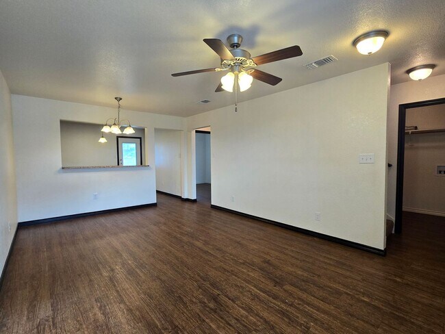 Building Photo - RENT REDUCTION & SPECIAL - AVAILABLE NOW!