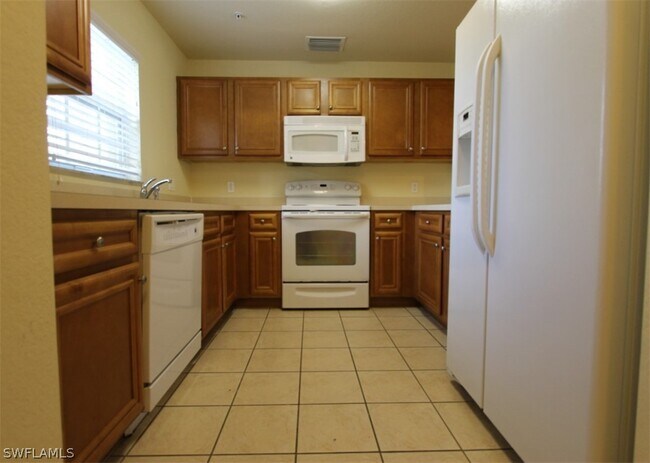 Building Photo - 9051 Gervais Cir