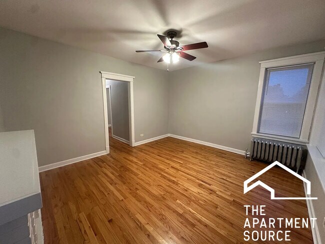 Building Photo - 6343 N Claremont Ave