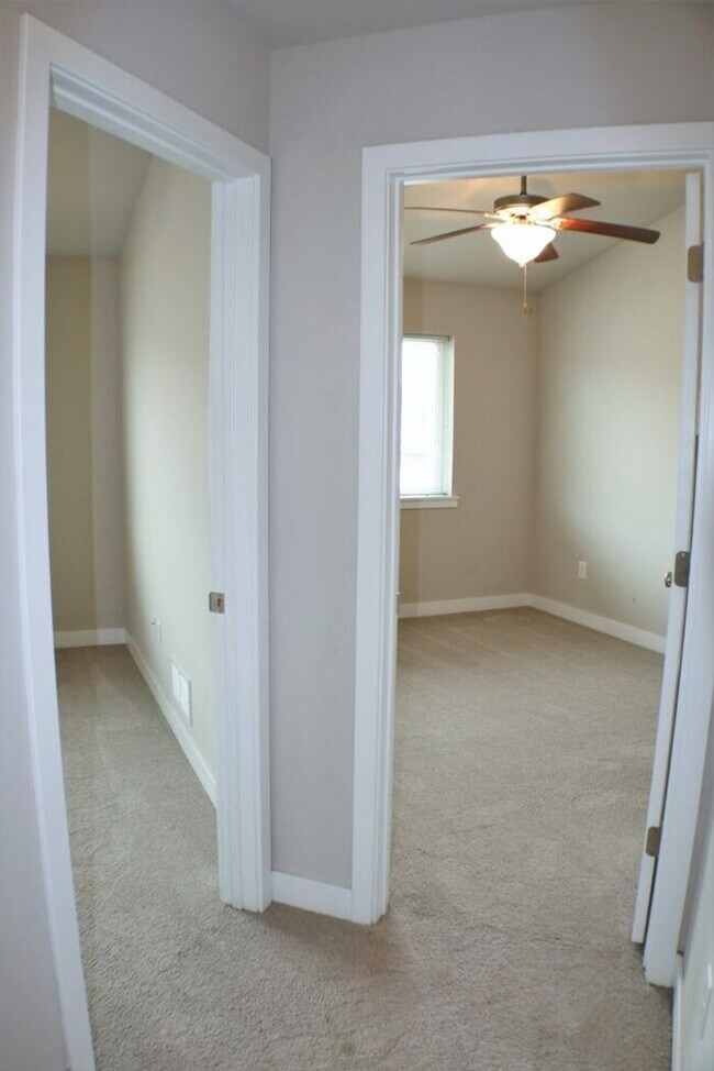 Building Photo - $2,000 | 3 Bedroom, 3 Bathroom Townhome | Sublease | Pet Friendly | Available for August 1st, 202...